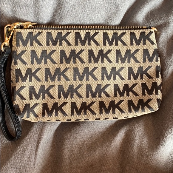 Michael Kors Wristlet - Picture 2 of 5